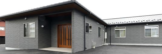 落ち着いた雰囲気の外観
