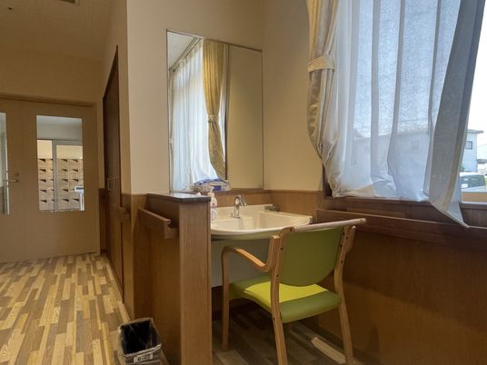 明るい洗面台エリア