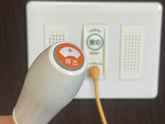 呼び出しボタン