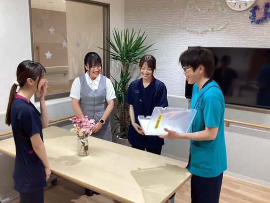 笑顔のスタッフが集う空間