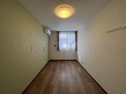 やわらかな光が差し込む居室