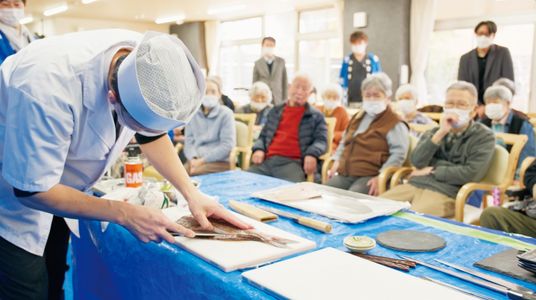 魚を捌くデモンストレーション