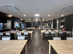 明るい食堂
