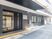 施設のエントランス外観  