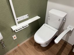 清潔な設備のトイレ