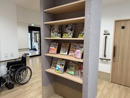 雑誌棚の廊下