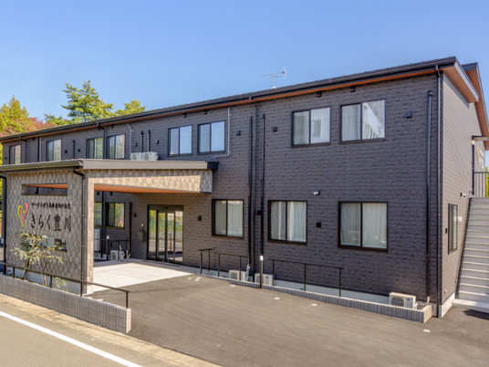 建物正面の外観  