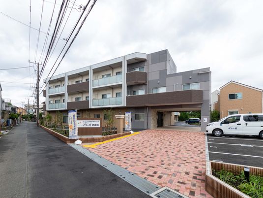モダンな建物の外観  