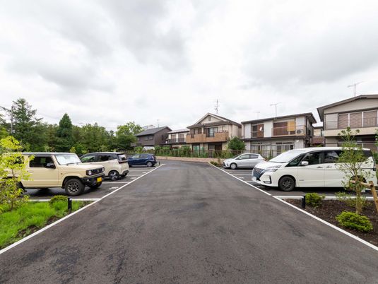 広々とした駐車場