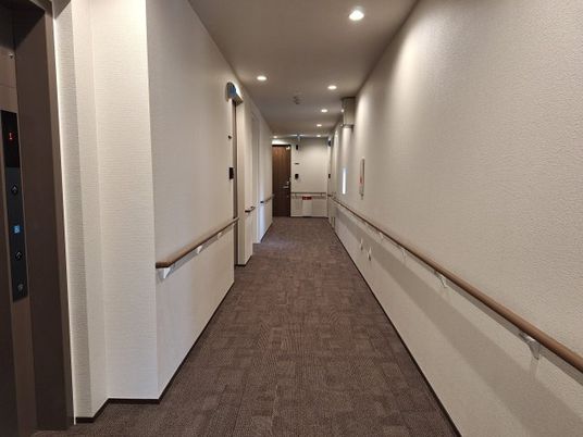 手すりのある廊下