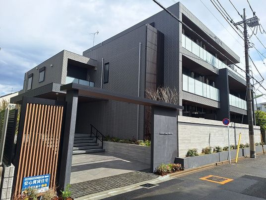 モダンな建物の外観