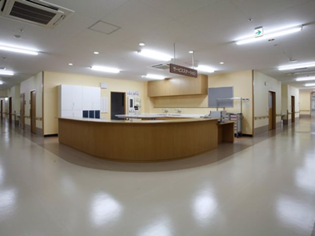 広々とした廊下 廊下 広々とした廊下が続いています。明るく清潔感のある空間で、居心地の良さを感じられます。