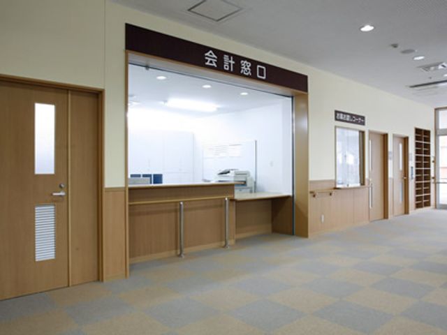 明るい廊下 廊下 広々とした明るい通路が快適な移動をサポートします。さまざまな施設へアクセスしやすい環境です。