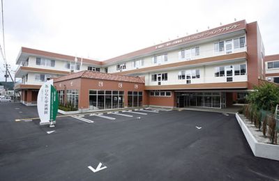 駐車場付きの外観