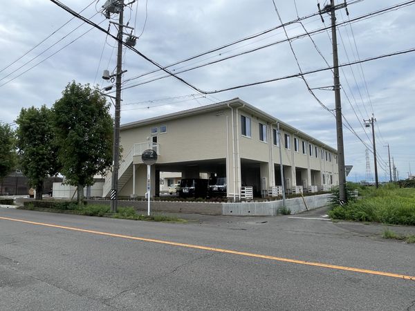 広々とした外観