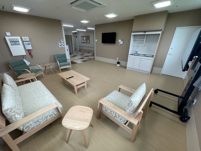 明るいラウンジ