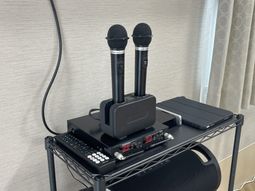 カラオケセットの机