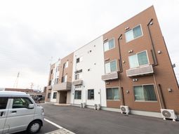 モダンな外観の建物