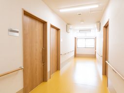 自然光が入る廊下