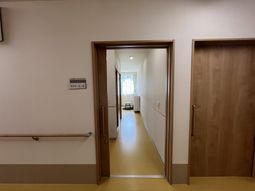 明るい通路がある居室