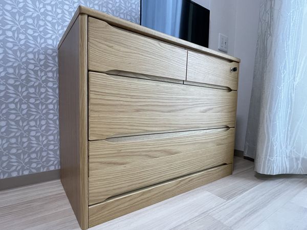 チェストとテレビ