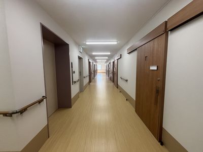 手すり付きの廊下