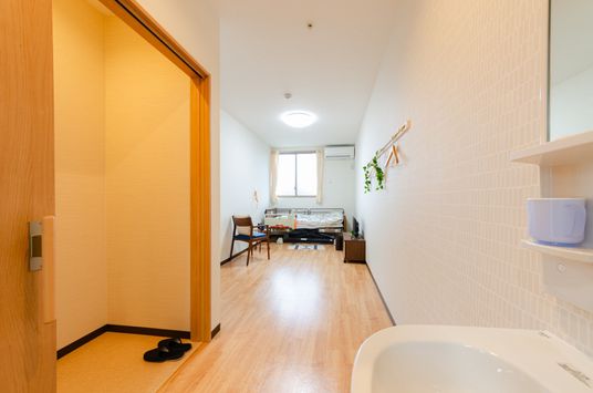 明るく広々とした居室