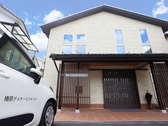 建物正面の外観  