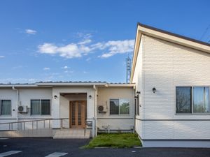 青空の建物外観  