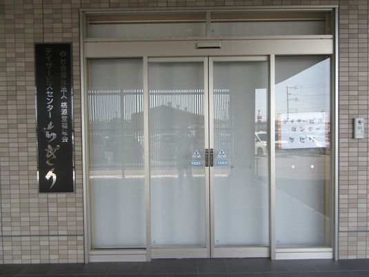 エントランスの自動ドア  