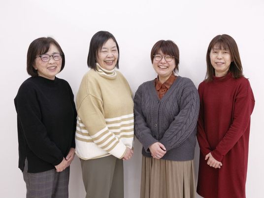 スタッフ4人の集合  