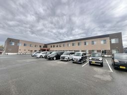 駐車場付きの建物