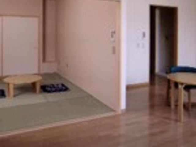 畳の広がる和室 和室 畳のある和室では、ゆったりとした時間を過ごせます。入口は広めで快適に移動できます。