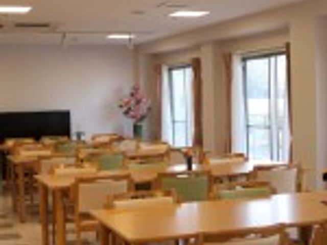 穏やかなダイニングルーム ダイニングルーム 自然光が差し込む明るいダイニングスペースで、食事をゆったりと楽しめます。