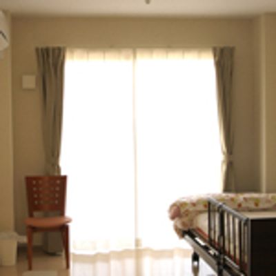 明るい日差しの居室