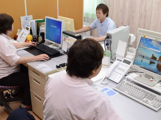 職員が集う事務所