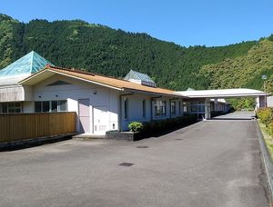 山あいの建物外観  