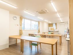 清潔で広々とした食堂