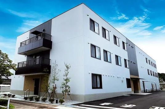 新しい建物の外観