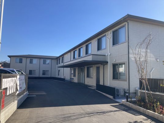 開放的な建物外観