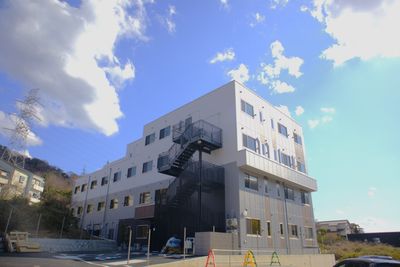 三階建ての建物