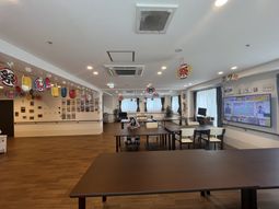広々としたラウンジ