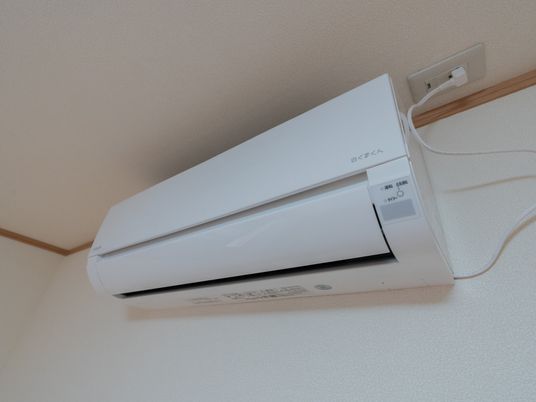 壁に設置されたエアコン
