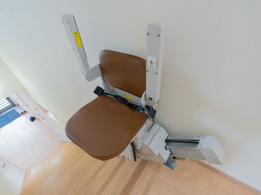 階段用電動椅子の廊下