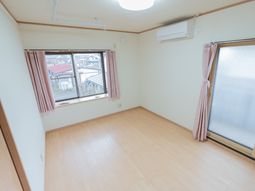自然光が差し込む居室
