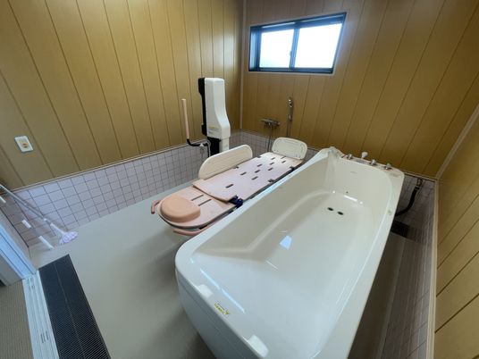 入浴設備の浴室