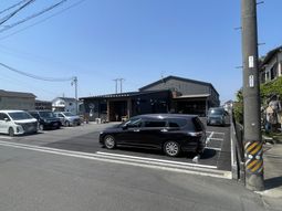 広々とした駐車場