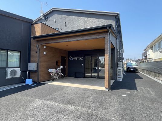 施設のエントランス