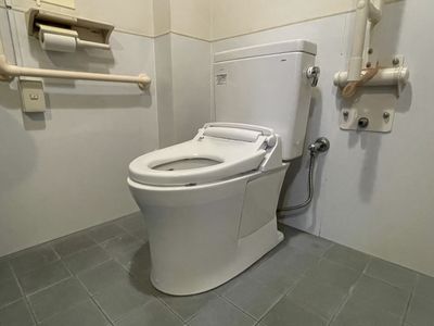 安全で広いトイレ