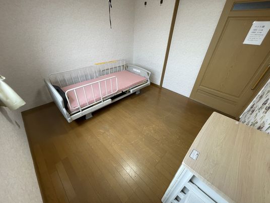 明るい居室の一部